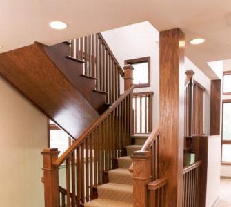 Крепление деревянных ступеней к бетонной лестнице – красивый декор гарантирован!