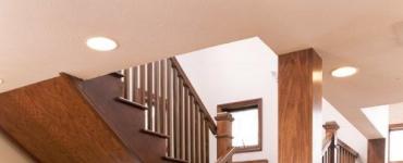 Крепление деревянных ступеней к бетонной лестнице – красивый декор гарантирован!